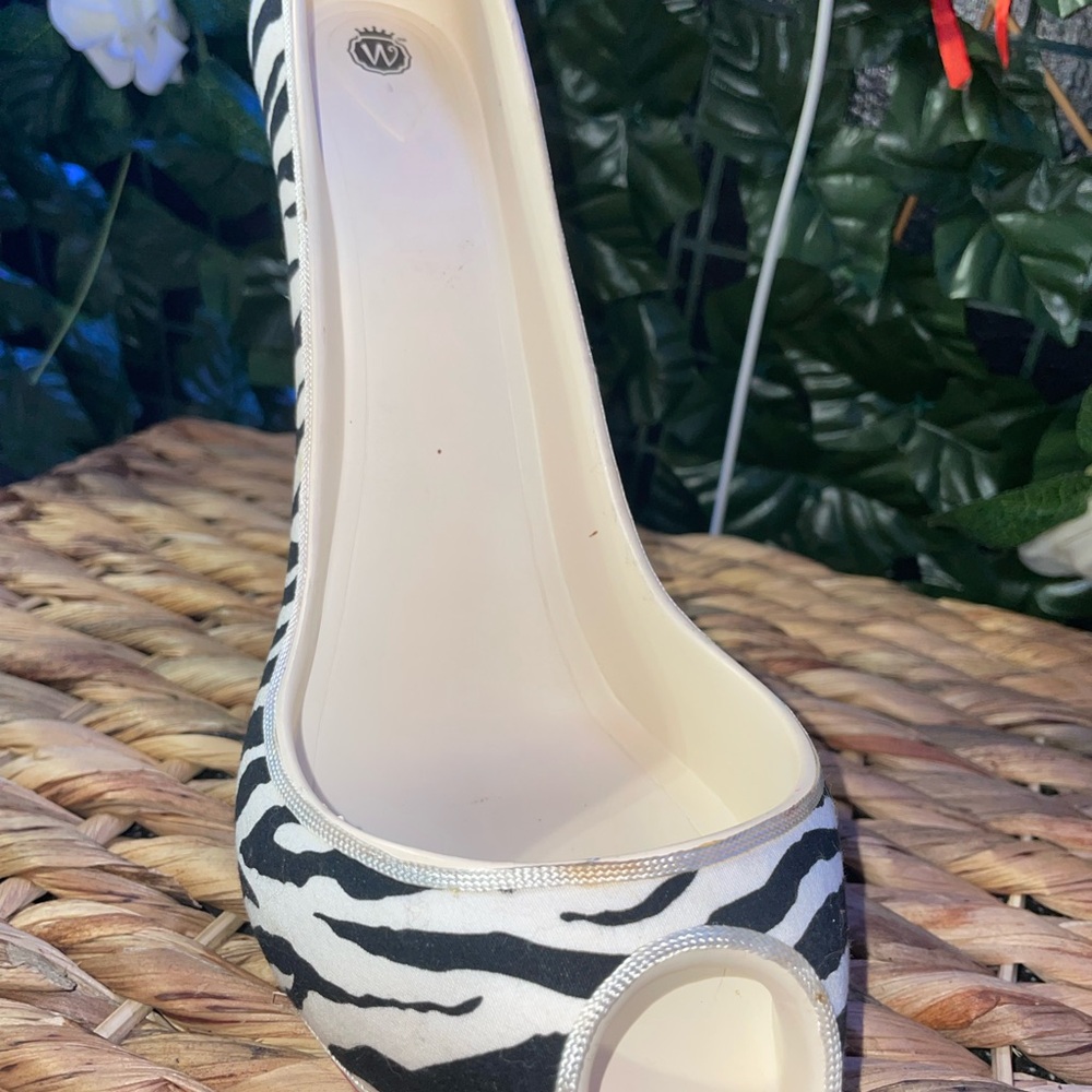 Rare find Zebra Print Peep-Toe Stiletto heel decor - Picture 4 of 5